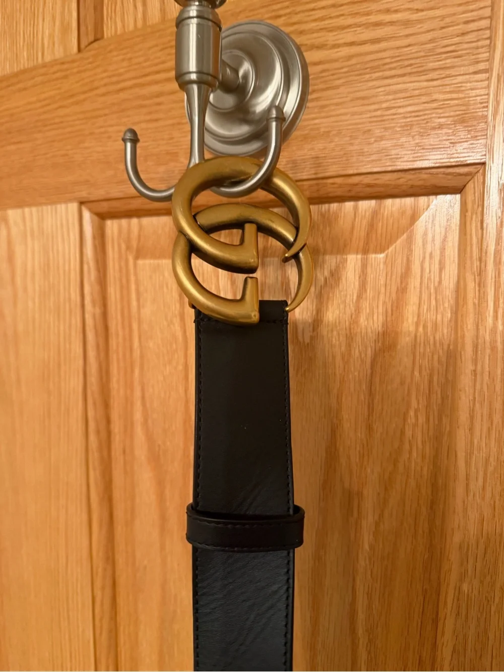 Gucci Black Leather womens Belt with Brushed Gold Interlocking Buckle